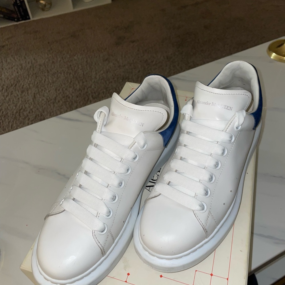 Alexander McQueen - Picture 3 of 4